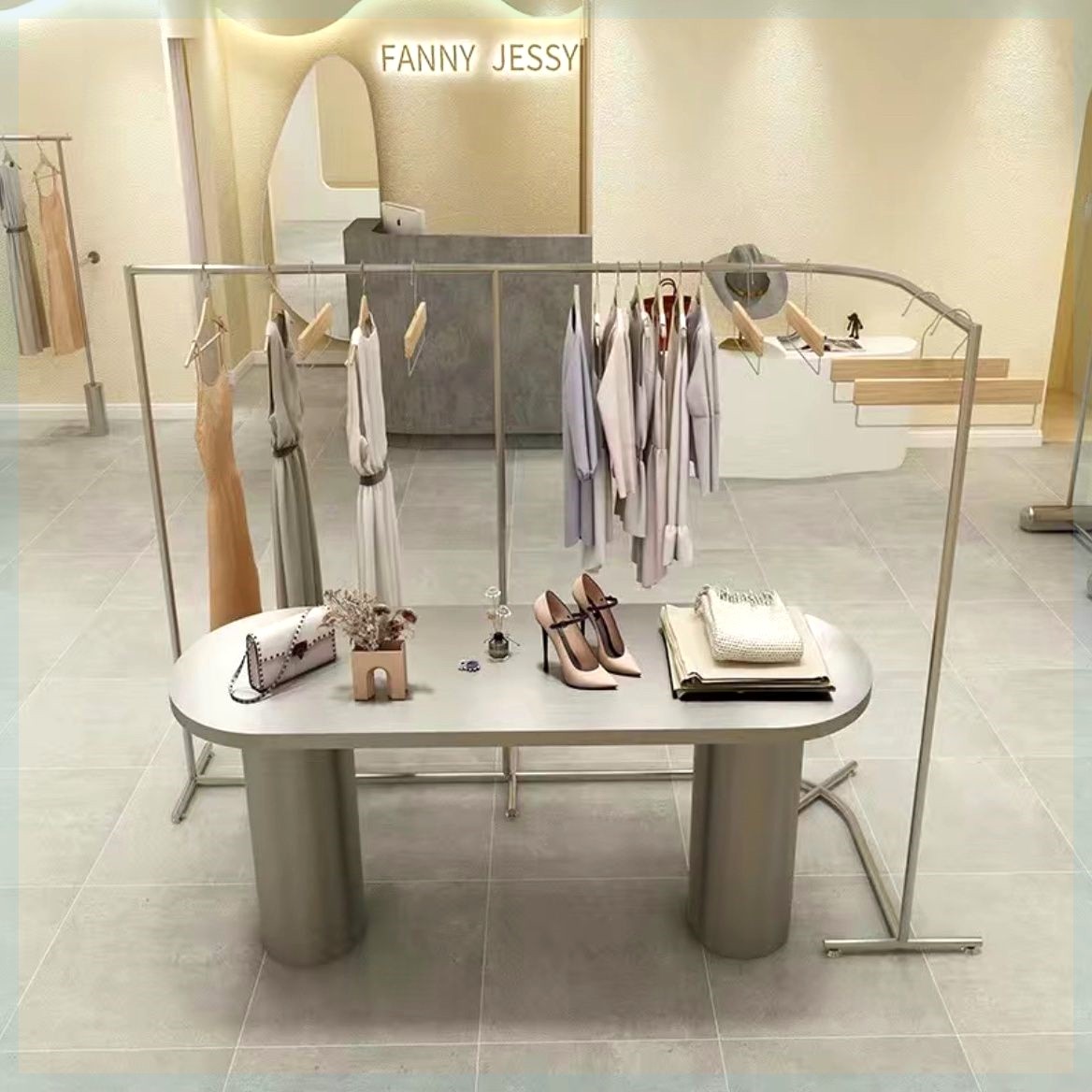 服装店展示台中岛流水台不锈钢桌子工业风中间摆放陈列道具饰品桌