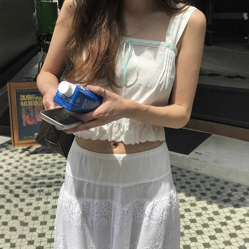tannat现货秀林同款26夏款纯色度假风露脐吊带清新荷叶边短款上衣