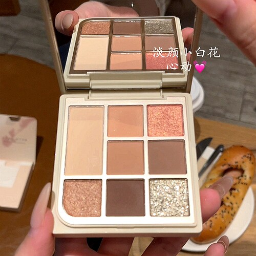花漾彩韩系八色奶茶色眼影哑光珠光低饱和自然裸色高光腮红大地色