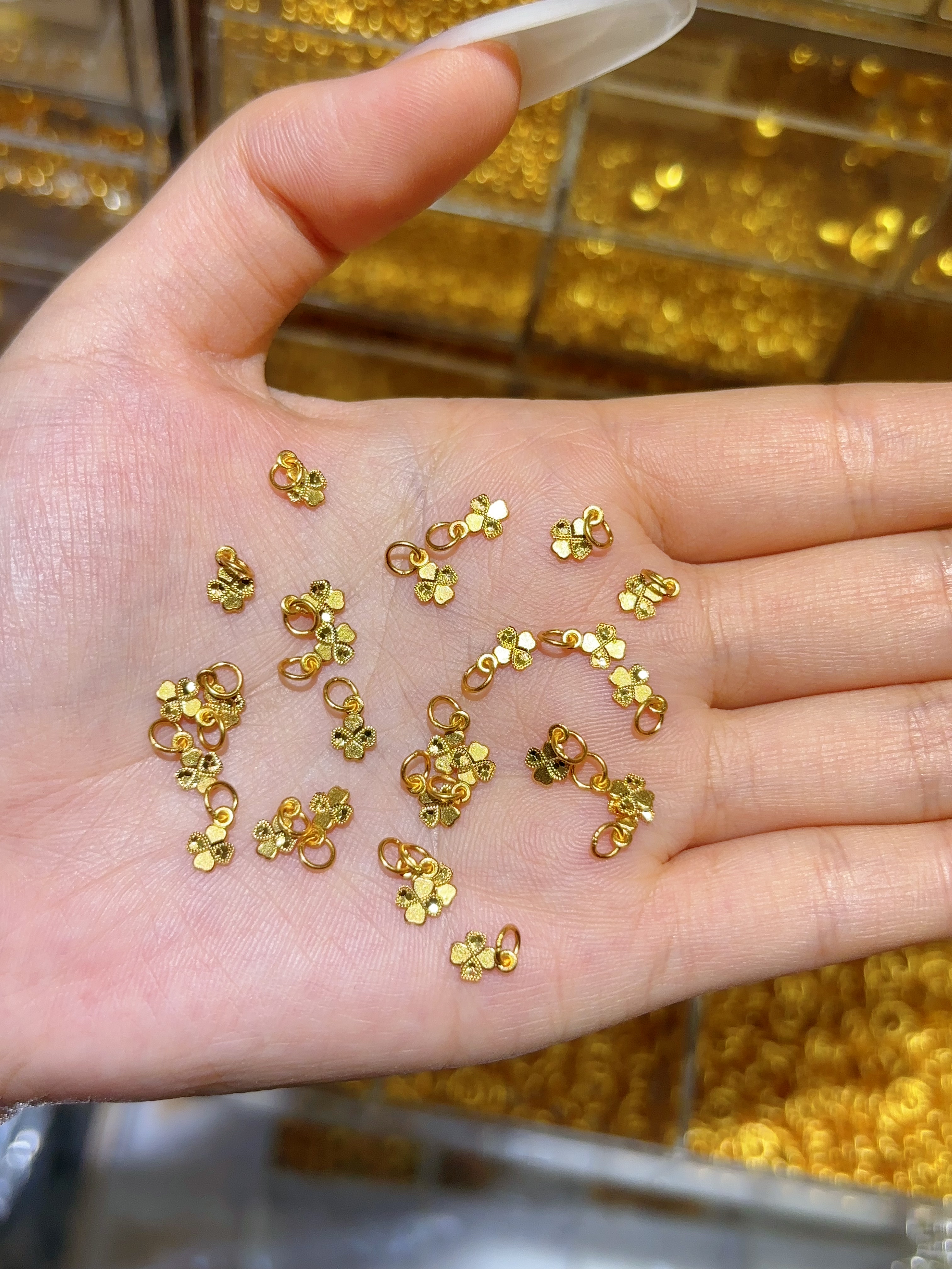 碎冰冰四叶草6.7mm*4.7mm提溜一个图片