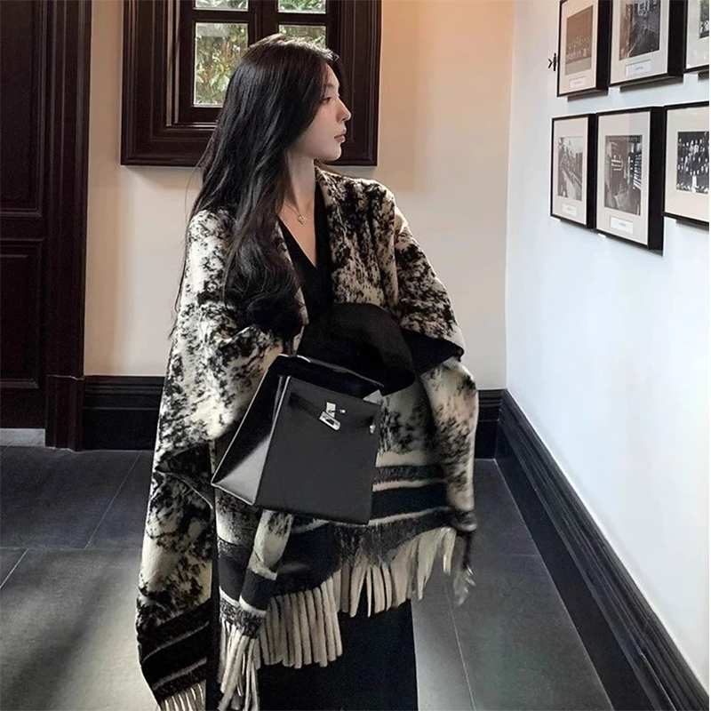 水墨东方美学披肩围巾女高级感休闲时尚双面可佩戴办公室可调毛毯
