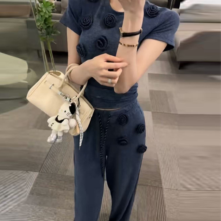 巨好看时尚套装女韩版显瘦立体花朵短袖T恤+高腰直筒裤休闲两件套