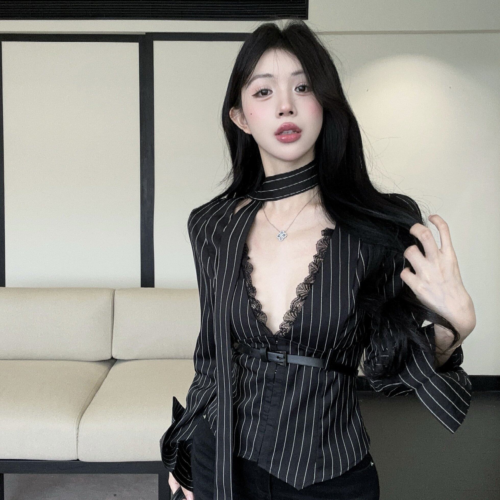 实拍实价 条纹V领蕾丝拼接收腰衬衫配腰围围脖带子