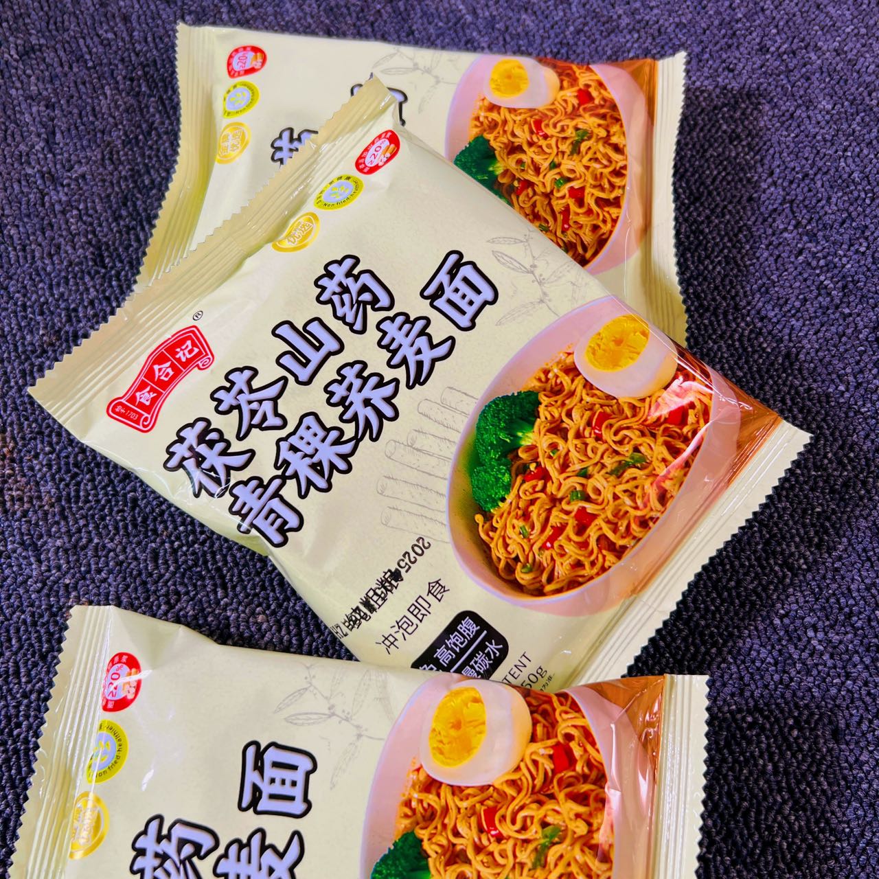 食合记荞麦方便面非油炸整箱粗粮代餐高饱腹泡面批发