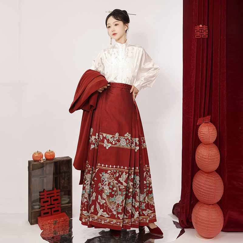 菩萨蛮汉服女红色飞机袖交领上衣新中式国风订婚马面裙婚服套装