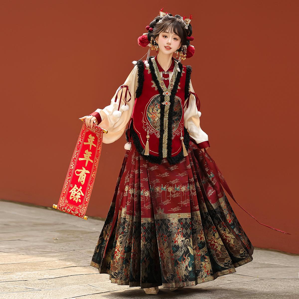 汉服女加厚新年战袍马面裙套装