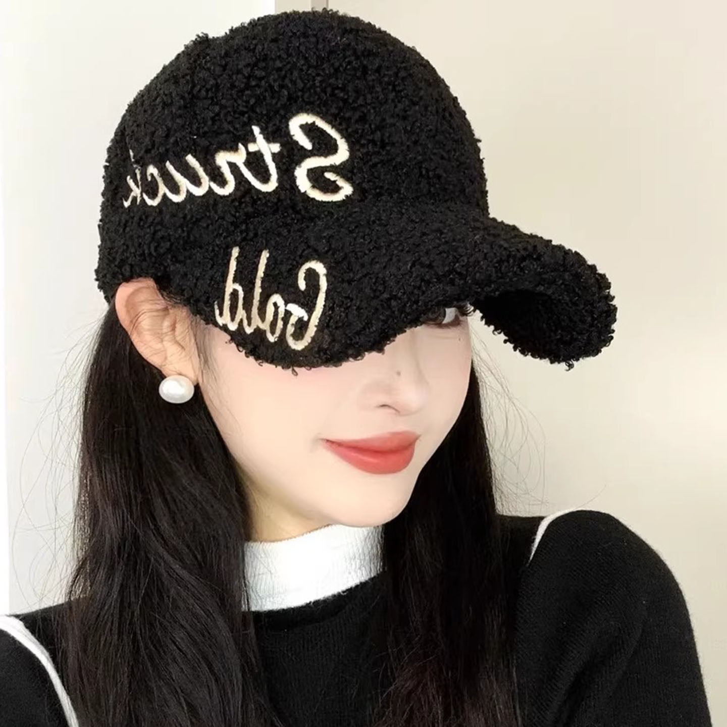 日系刺绣字母羊羔绒鸭舌帽子女冬季保暖防风大头围显脸小棒球帽潮