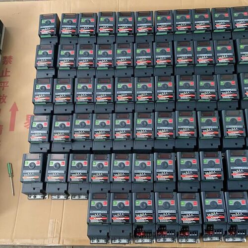VFNC3M-2004PY 变频器三相220V 0.4KW调速控制器议价维修