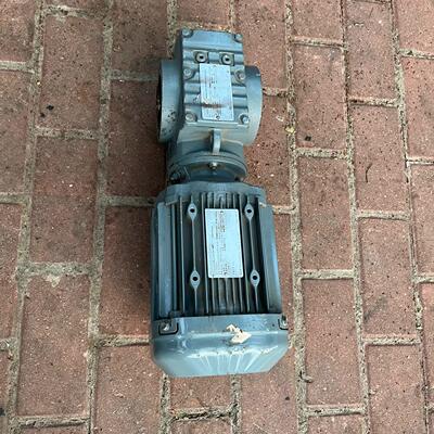 SA57_DRE90L4 SEW减速电机 1.5千瓦齿轮减速 速比12.10议价维修