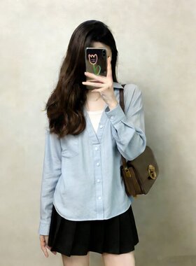 浅蓝色假两件V领正肩衬衫女2026早春新款大码胖mm显瘦巨好看上衣