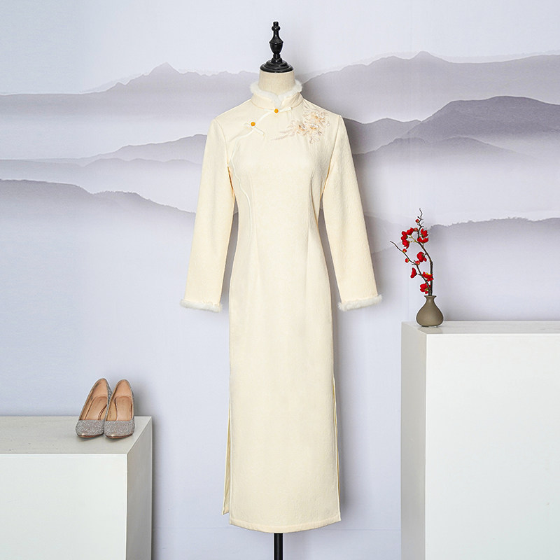改良版旗袍年轻款女气质显瘦修身名媛毛领刺绣中国风2021年新款冬