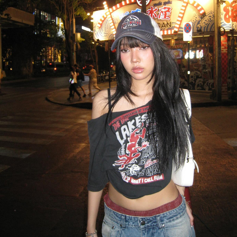 WEIRD PUSS 港风复古卡通字母印花斜肩短袖T恤辣妹短款露脐上衣女