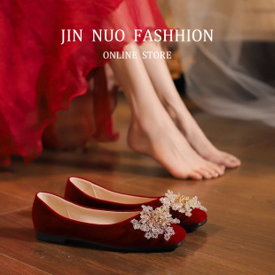 2026新娘绝美红色婚鞋方头平底新款婚纱气质浅口敬酒单鞋秀禾