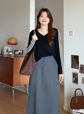 微胖的喵喵大码女装胖mm秋季新款V领打底衫设计感撞色T恤上衣0376