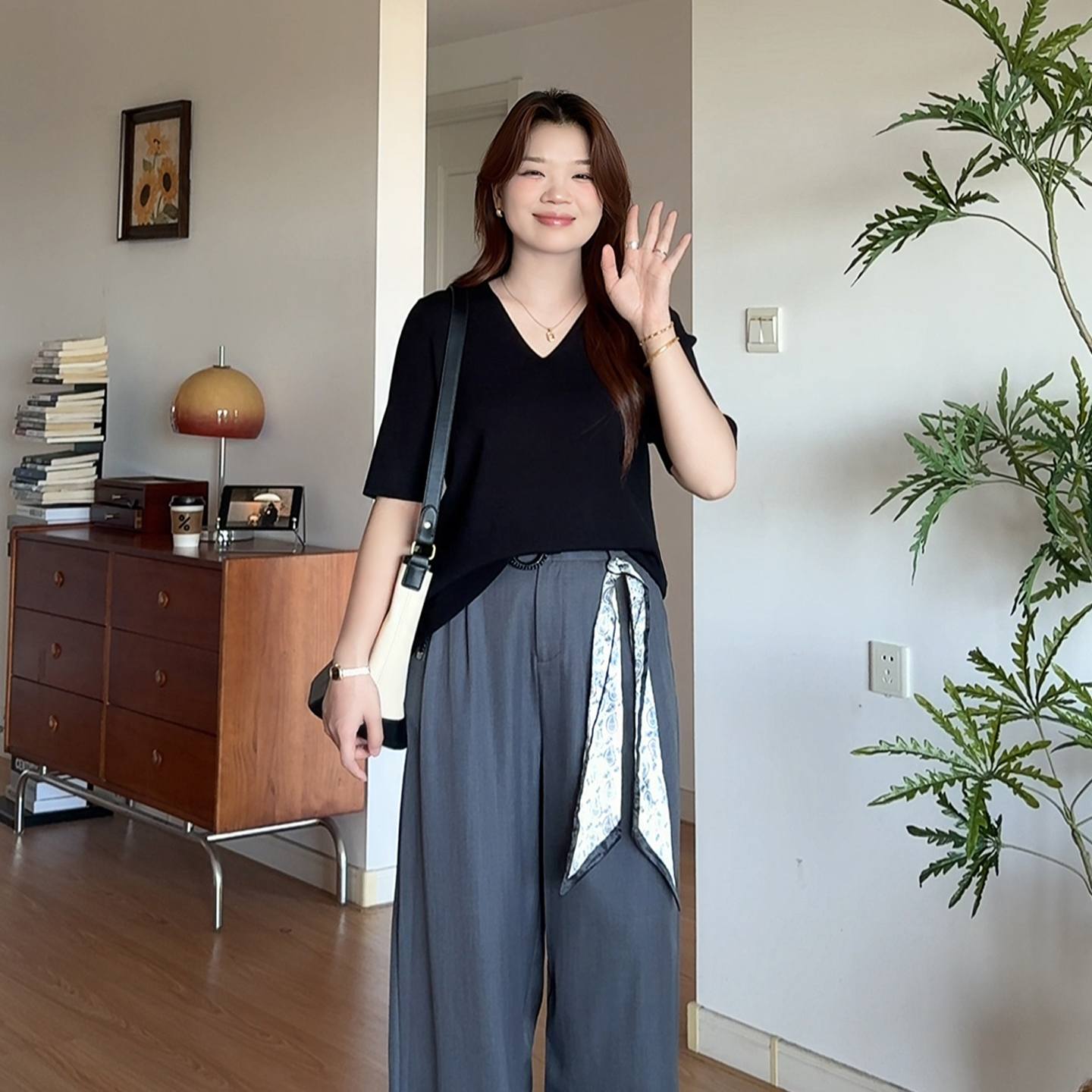 大码休闲纯色V领针织打底衫上衣