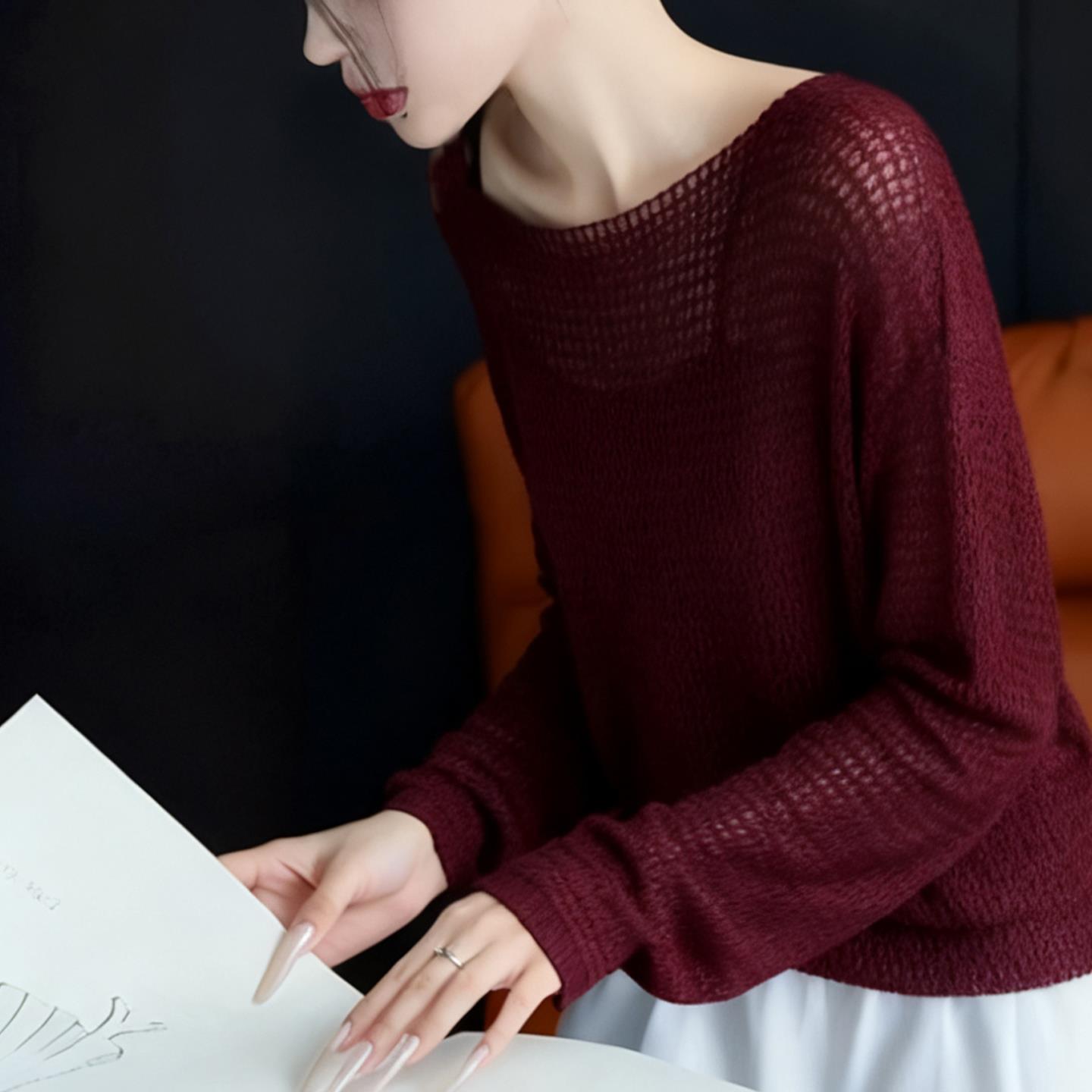 MONLOUVE时尚轻奢优雅风红色圆领镂空长袖针织衫女秋季款宽松显瘦