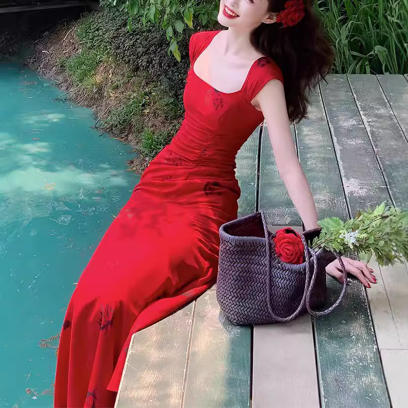 复古气质红色吊带连衣裙
