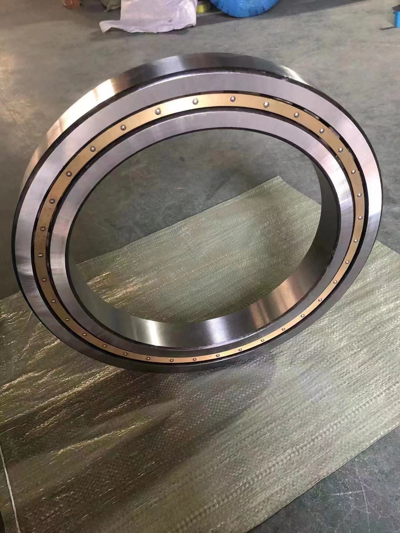 圆柱滚子轴承NJ18/558 内径558 外径680 厚度56mm