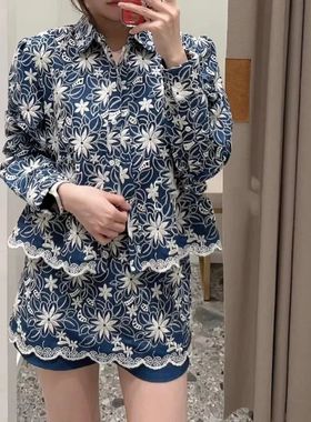 Blusa floral bordada feminina, gola virada para baixo, manga