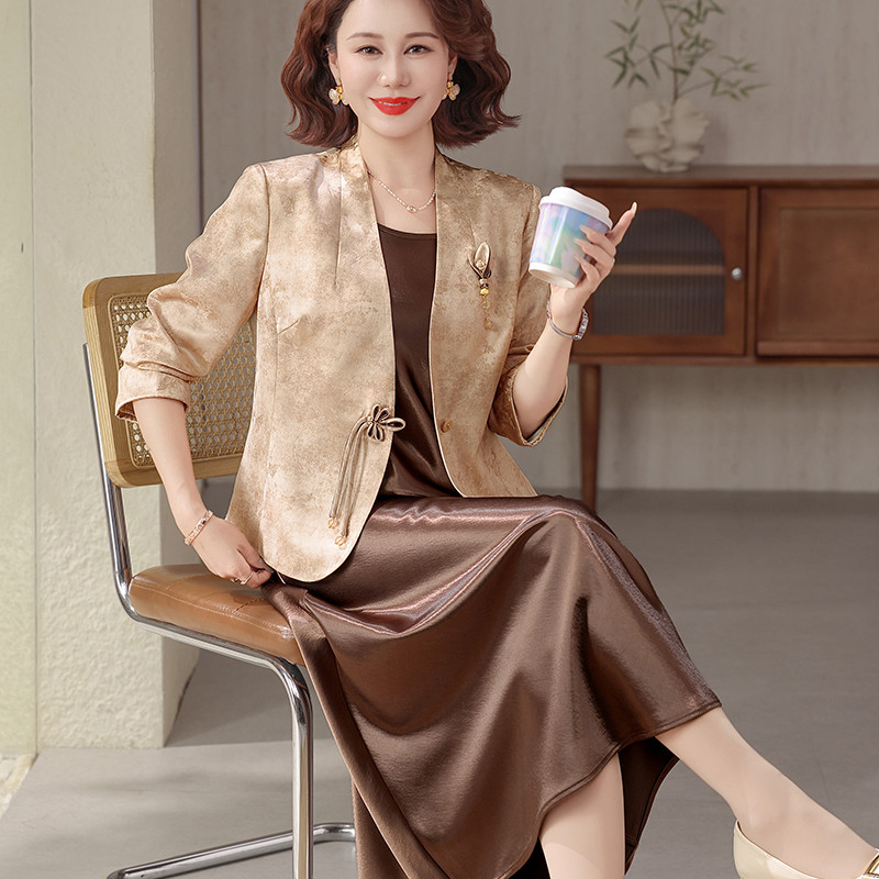小个子妈妈套装裙子高端香槟西服2026端庄大气喜婆婆婚宴装平时穿