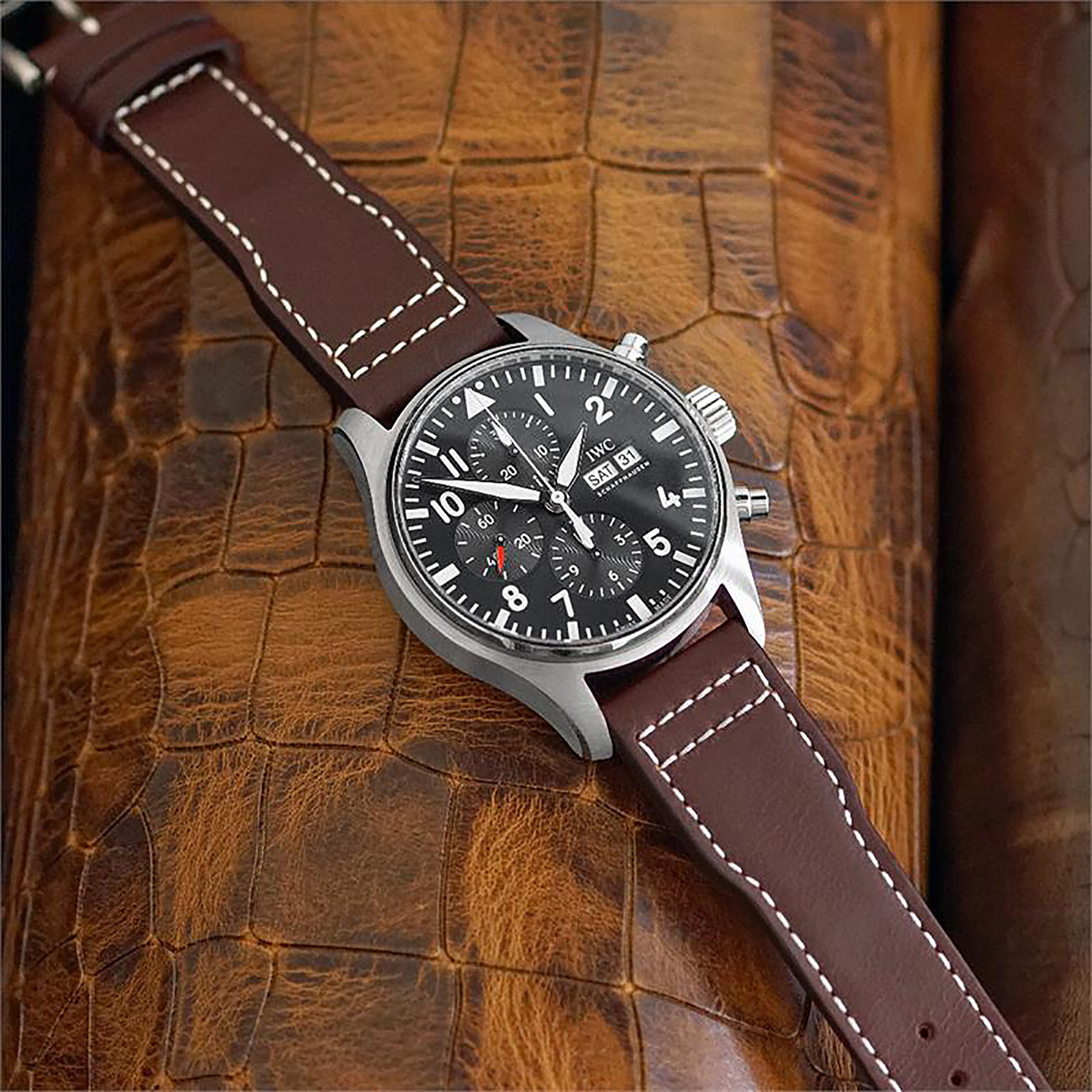 Benchmark 法国进口深啡小牛皮纯手工缝线高级感表带适配纳帕系列