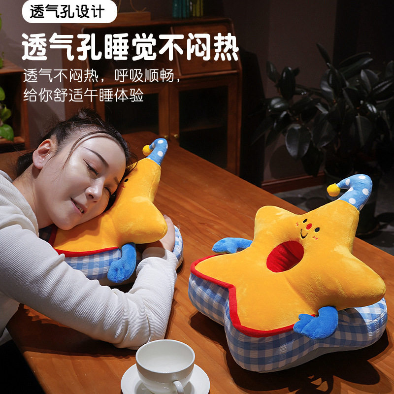 格子午睡枕趴中小学生睡