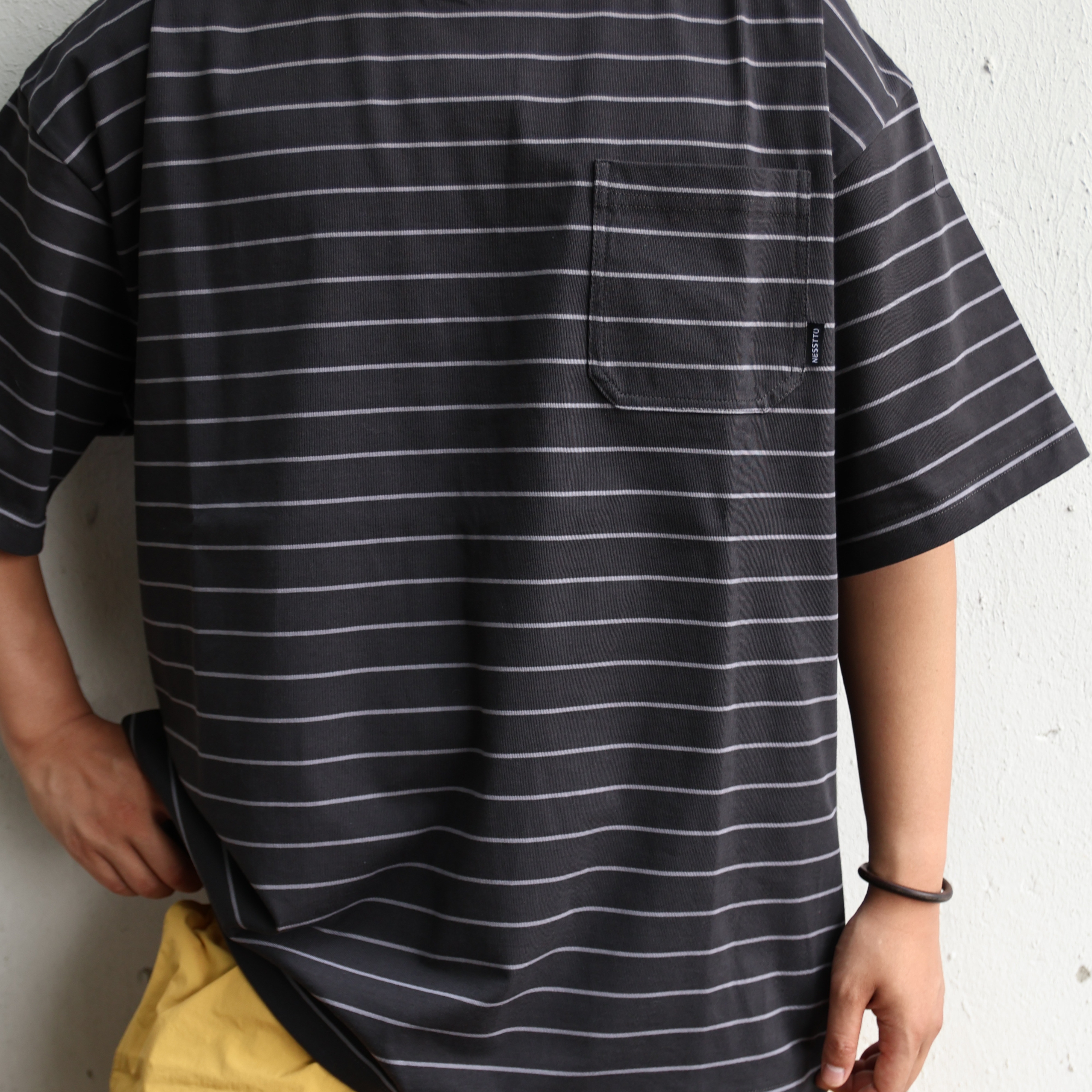 NESSTTU 25SS新品日系复古宽松男女百搭定制纯棉口袋条纹短袖T