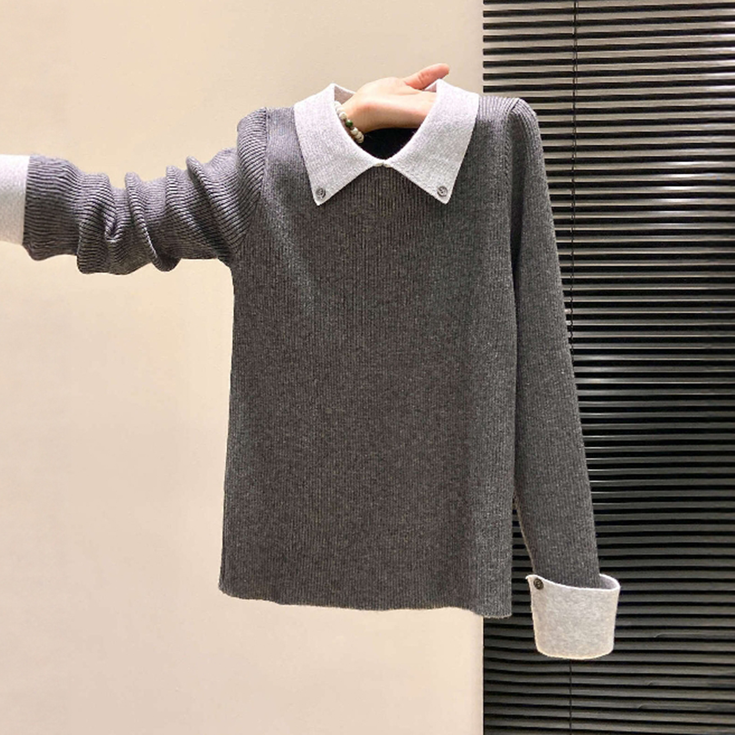 淑女风拼色翻领深灰色针织衫女潮
