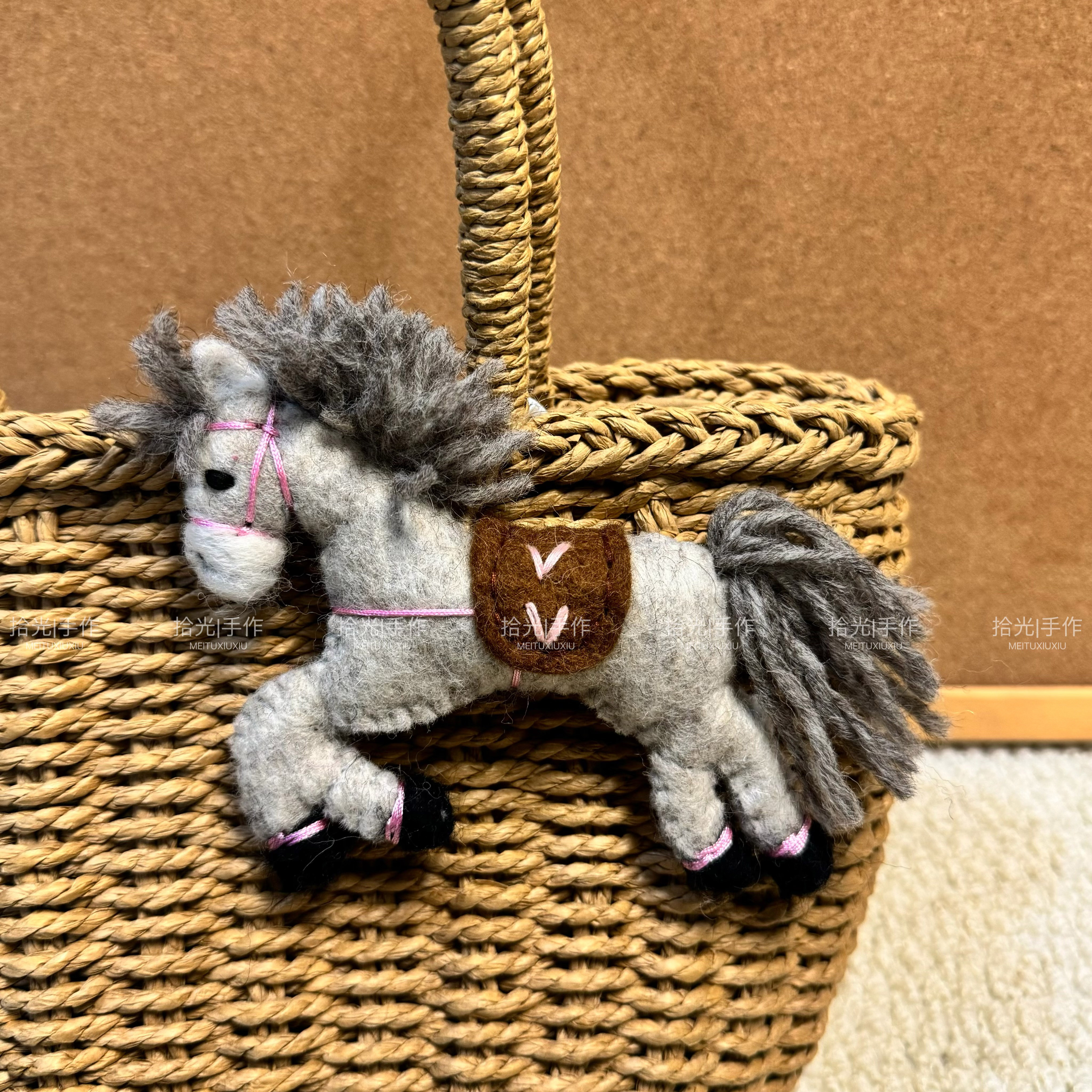 尼泊尔进口羊毛毡可爱小马挂件