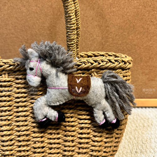 尼泊尔进口羊毛毡可爱小马挂件