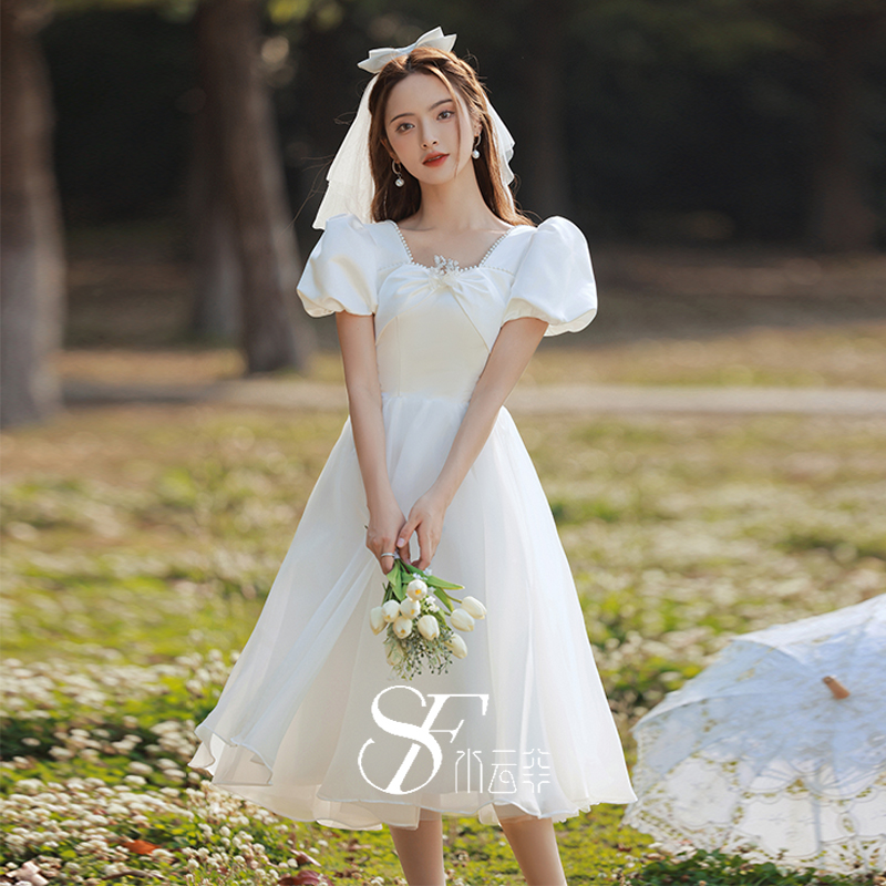 白色缎面登记领证小晚礼服轻婚纱