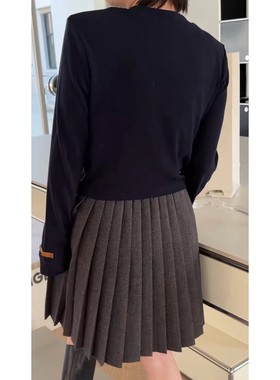 秒发诗歌兰8197简约慵懒时髦垫肩长袖圆领短款皮标T恤女2026早春