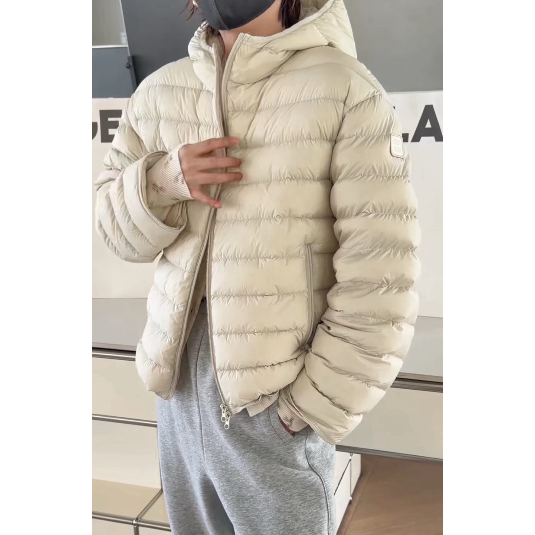 秒发诗歌兰258041时髦舒适极简泡芙连帽轻薄保暖羽绒服2025冬季新