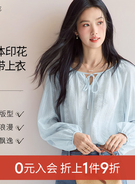 伊芙丽outlets店蓝底白花发泡印花工艺宽松版型领子系带小上衣女