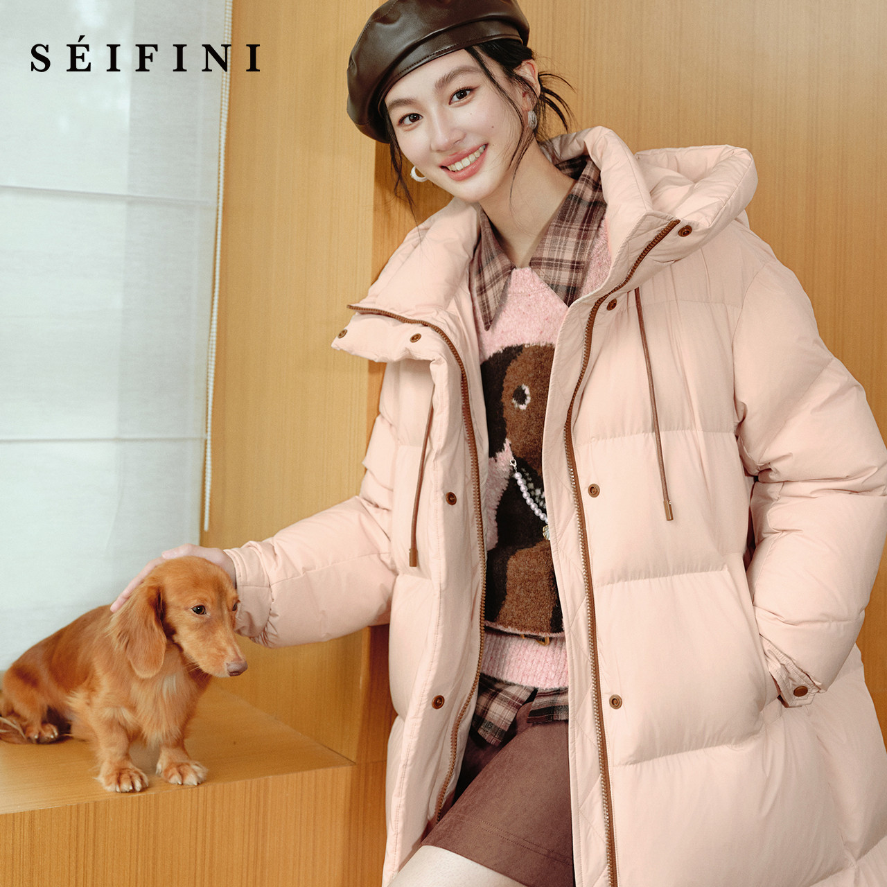 孟子义代言诗凡黎粉色连帽安心羽绒服2025冬温柔防寒长款保暖外套