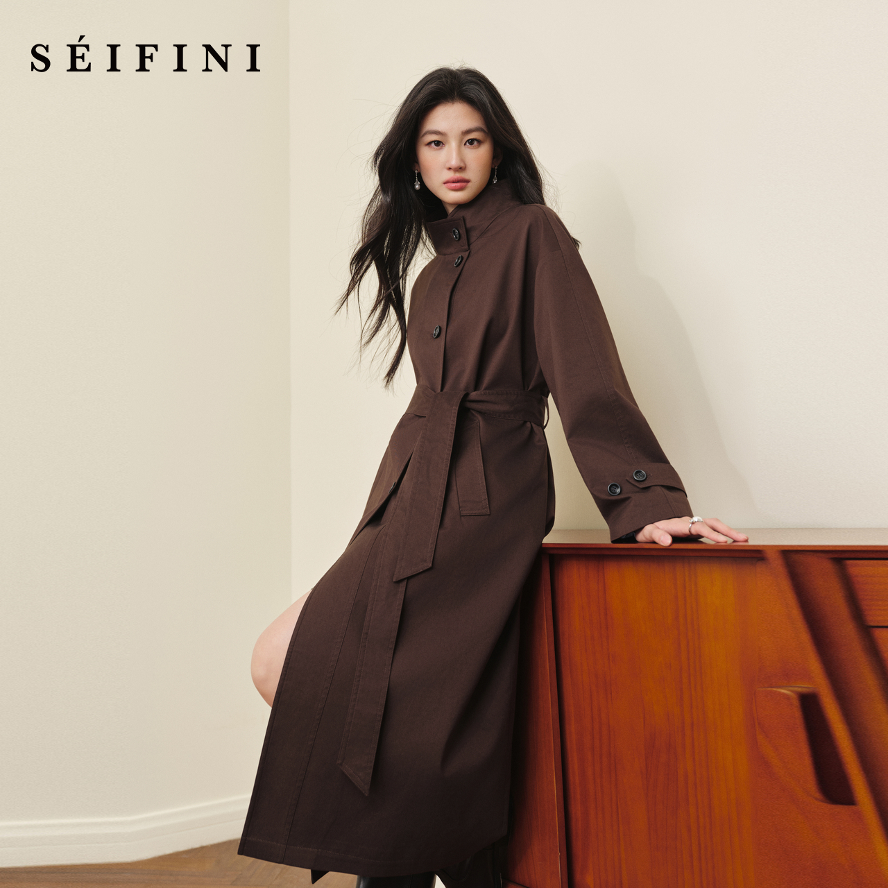 诗凡黎英伦风棕色立领系带风衣2025秋新款长款酷飒宽松通勤外套女