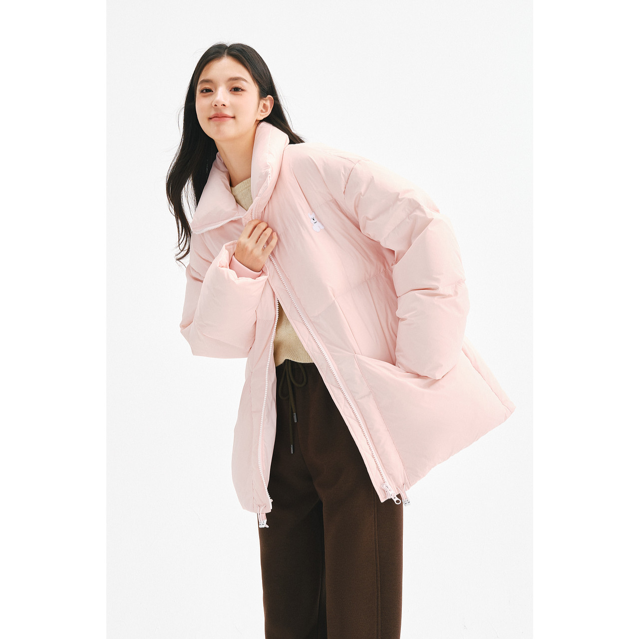 高领口轻软保暖羽绒服