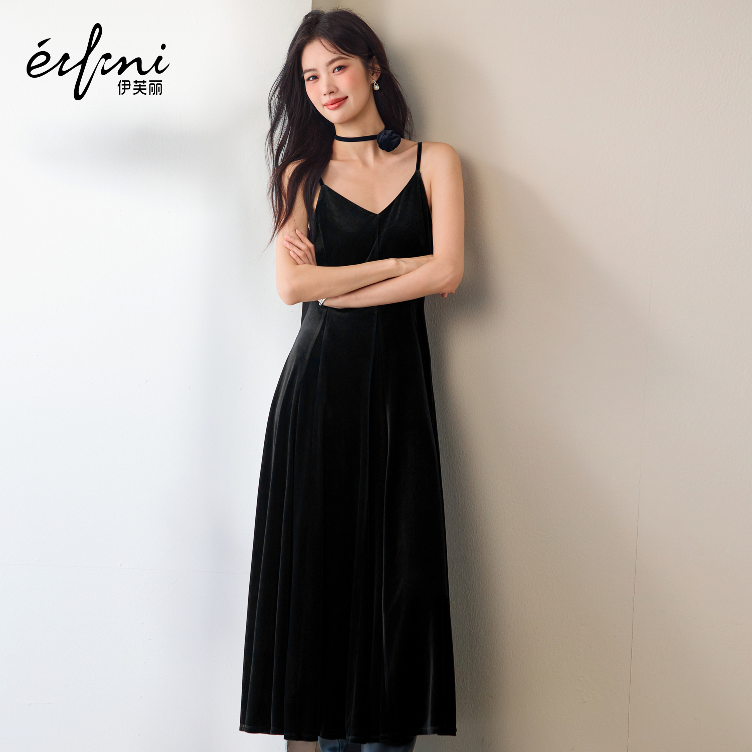 【黑玫瑰 】蒋欣代言伊芙丽系带丝绒针织大摆量连衣裙25秋季新款