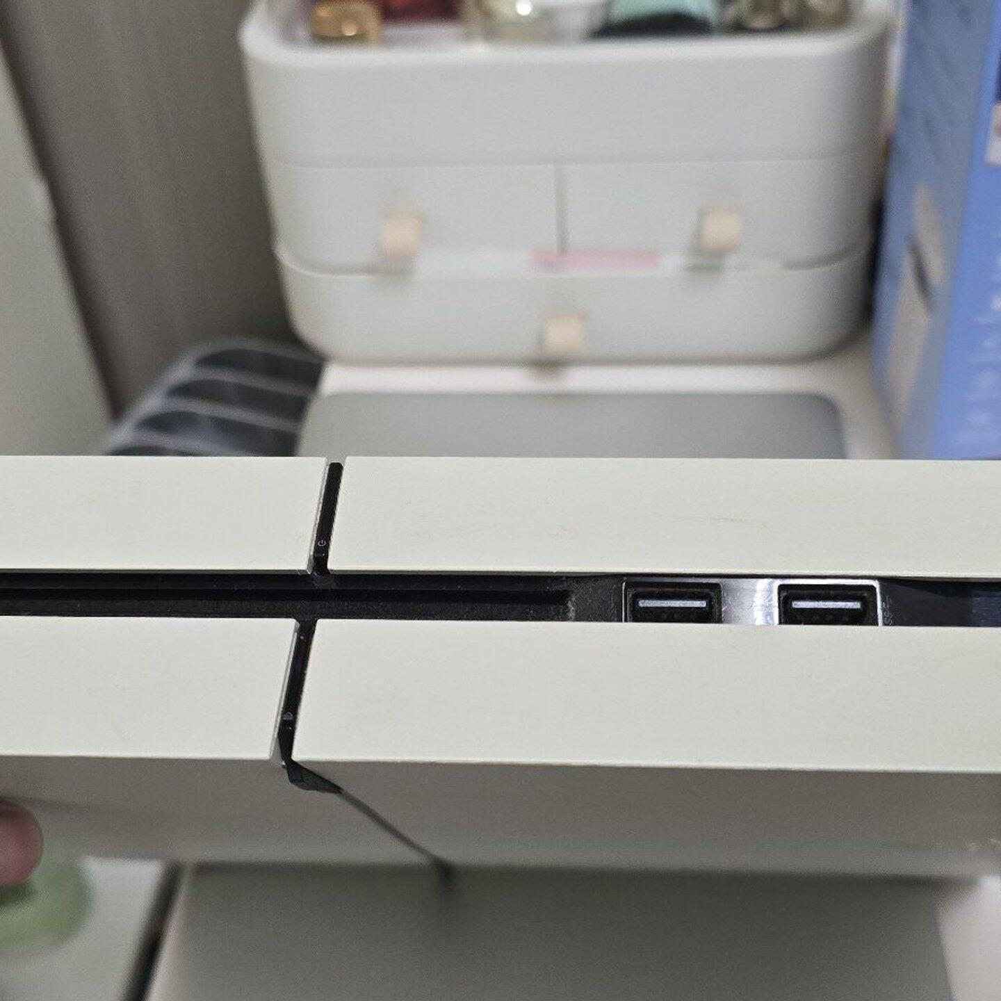 售前询价索尼港版PS4游戏主机 带无线手柄家用游戏机