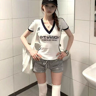 辣妹球衣V领短袖 显瘦收腰运动短款 t恤女夏季 修身 上衣 2025新款 美式