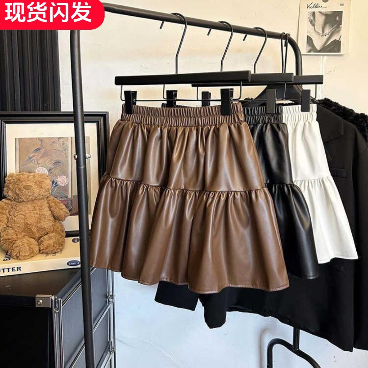 新款洋气复古棕色蛋糕百褶裙皮裙微胖2025年秋冬季a字短裙半身裙