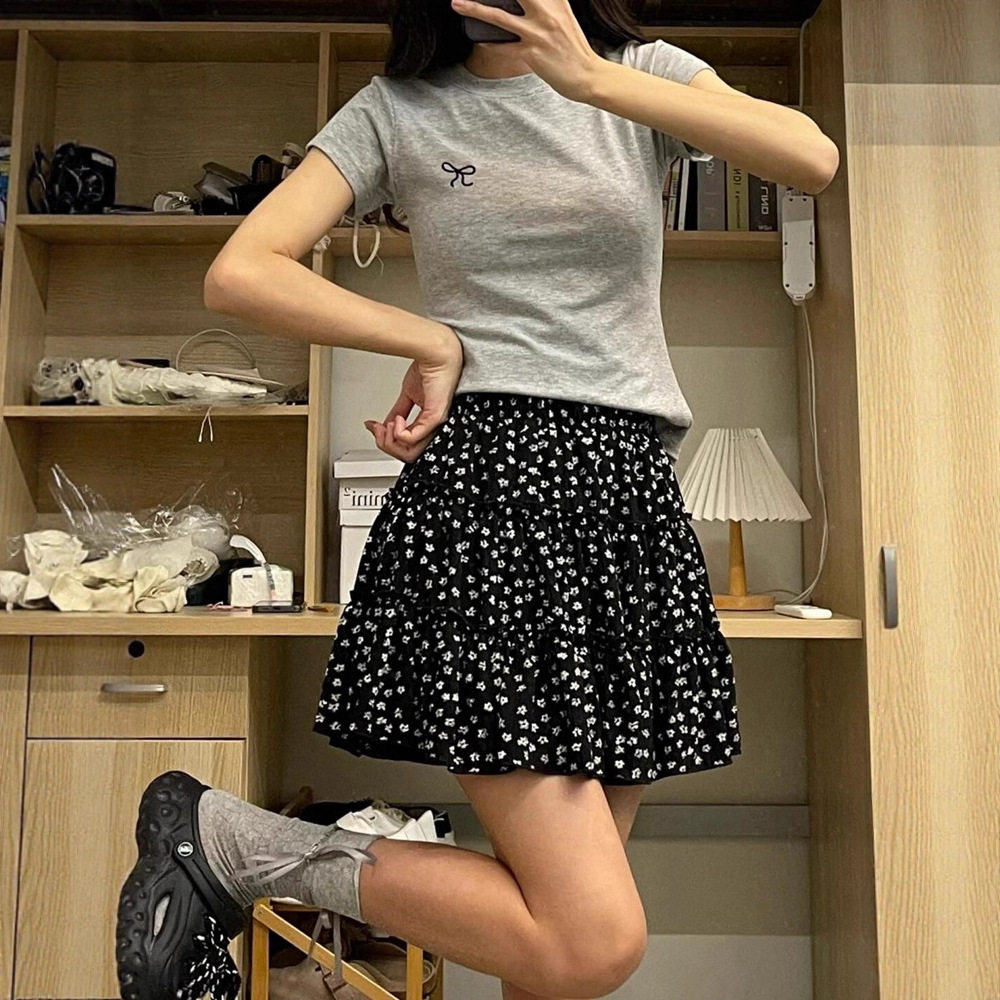 大码设计感碎花半身裙女夏季高腰A字裙甜美风蛋糕裙短裙黑色裙子