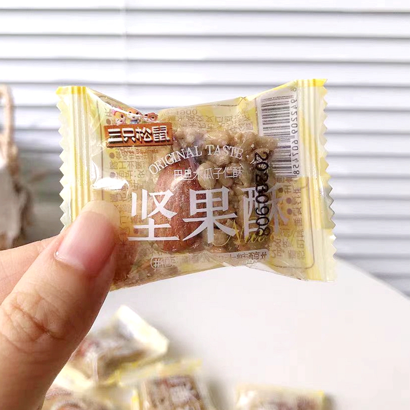 ￥新疆包邮西藏三只松鼠巴旦木瓜子仁酥独立小包装杏仁坚果瓜子酥