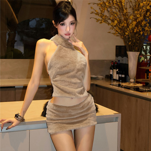 背心百搭包臀半身裙套装 SylCue 港味复古辣妹风毛茸茸半高领无袖