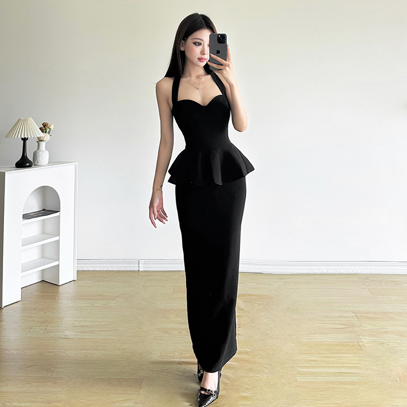 辣妹风纯色挂脖连衣裙