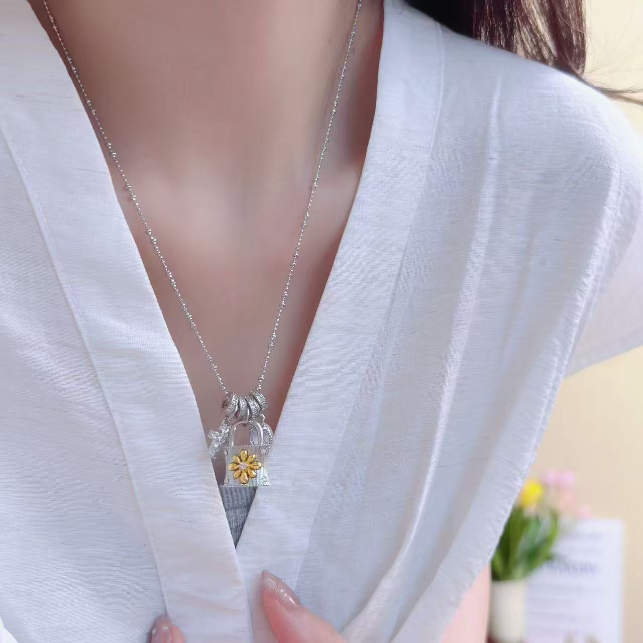 重工轻奢复古锆石圈圈花朵锁头项链女气质简约个性时尚颈链锁骨链