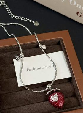 甜美少女滴油红色草莓爱心土星锆石吊坠项链小众百搭锁骨链毛衣链