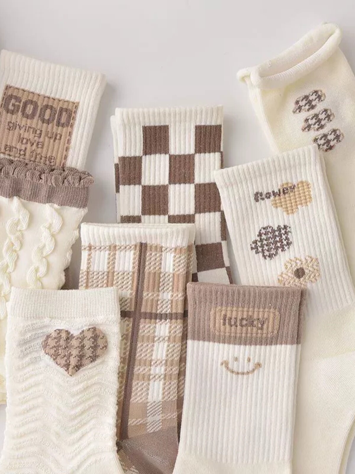 여성용 흰색 일본식 줄무늬 격자 무늬 트렌드 긴 튜브 인터넷 연예인을위한 새로운 스타일의 종아리 양말