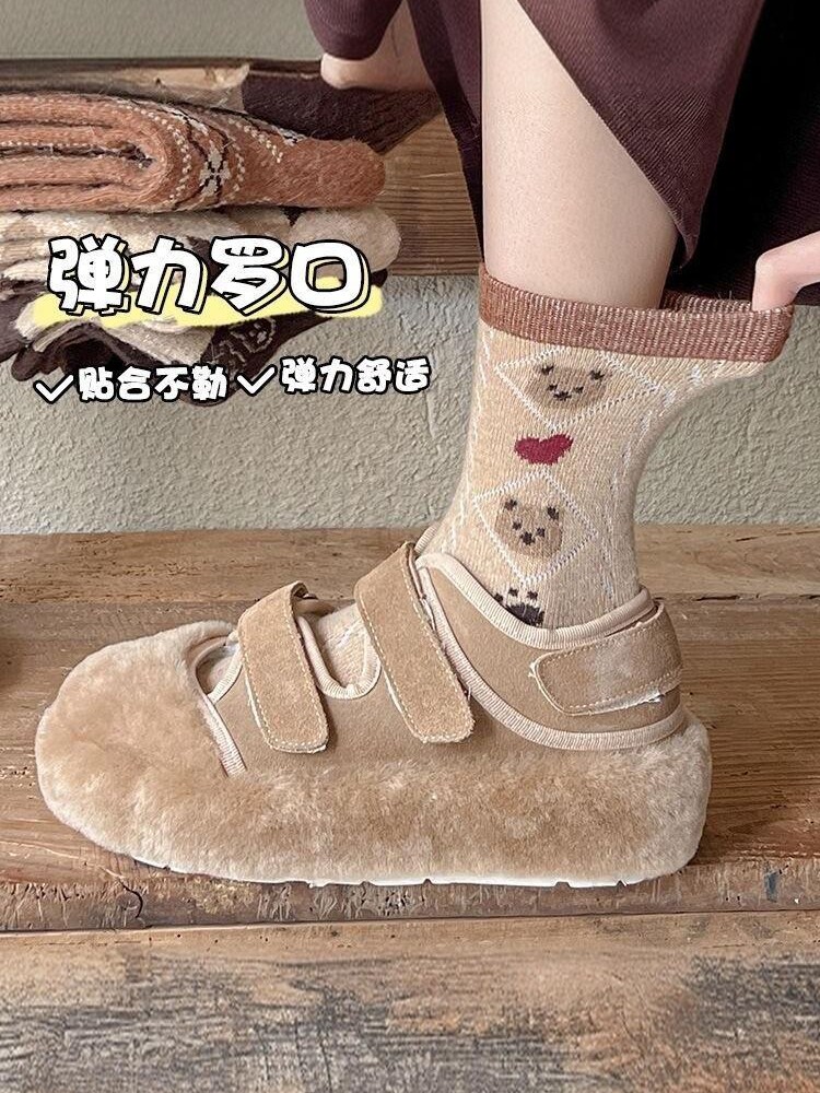 가을 겨울 여성을 위한 새로운 갈색 울 미드 송아지 양말 따뜻한 곰 일본식 트렌디한 복고풍 두꺼운 플러스 벨벳 아우터웨어