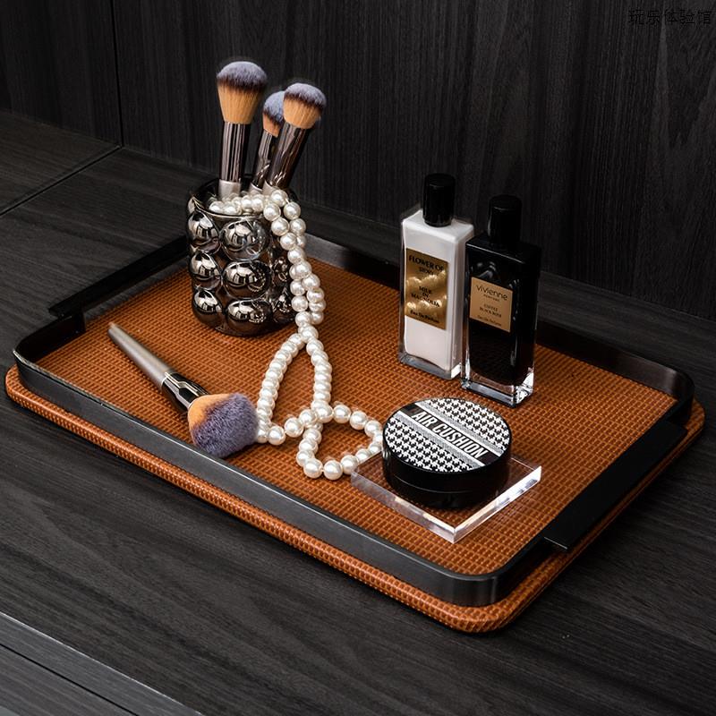 极简展厅衣帽间开放式衣柜衣橱毛毡衣服收纳盒鞋软装饰品摆件组合